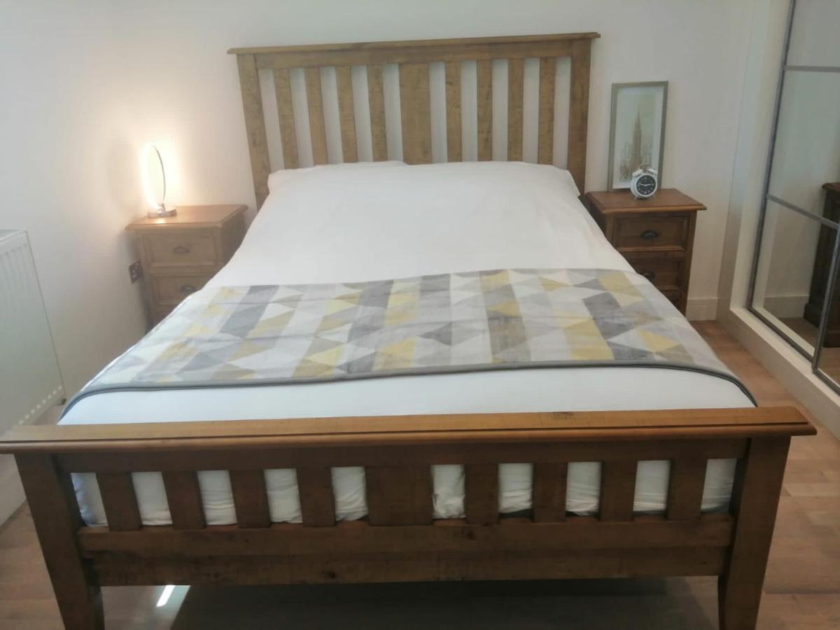 Apartment No 8 - Stay In Style In The Heart Of The Cathedral City. Труро Екстериор снимка