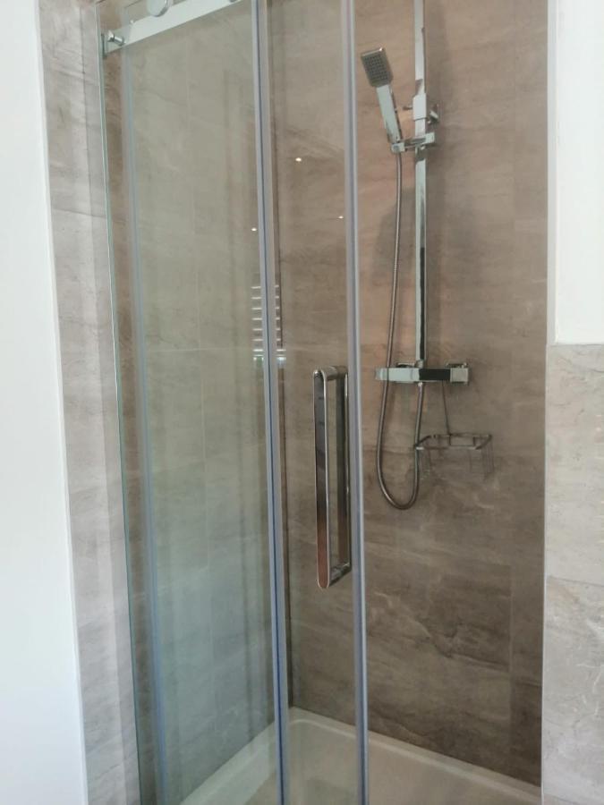 Apartment No 8 - Stay In Style In The Heart Of The Cathedral City. Труро Екстериор снимка
