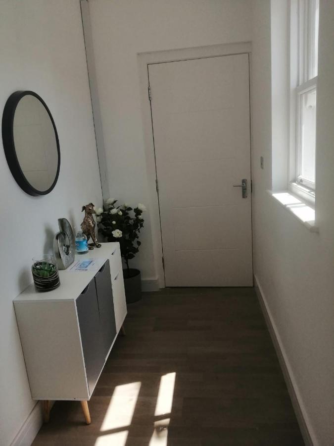 Apartment No 8 - Stay In Style In The Heart Of The Cathedral City. Труро Екстериор снимка