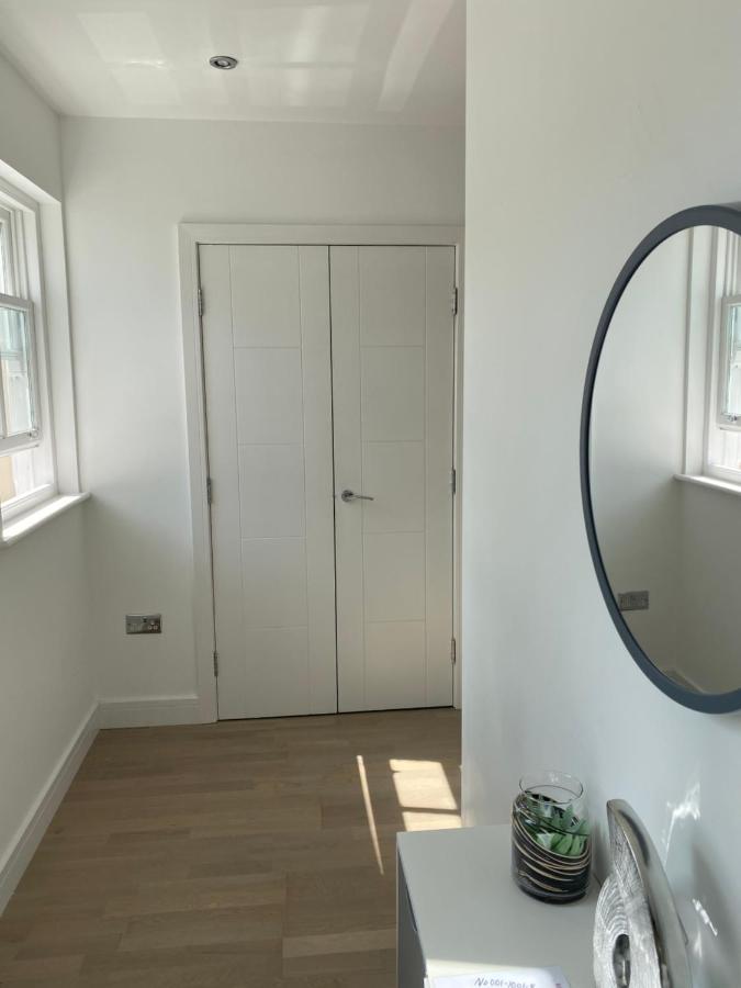 Apartment No 8 - Stay In Style In The Heart Of The Cathedral City. Труро Екстериор снимка