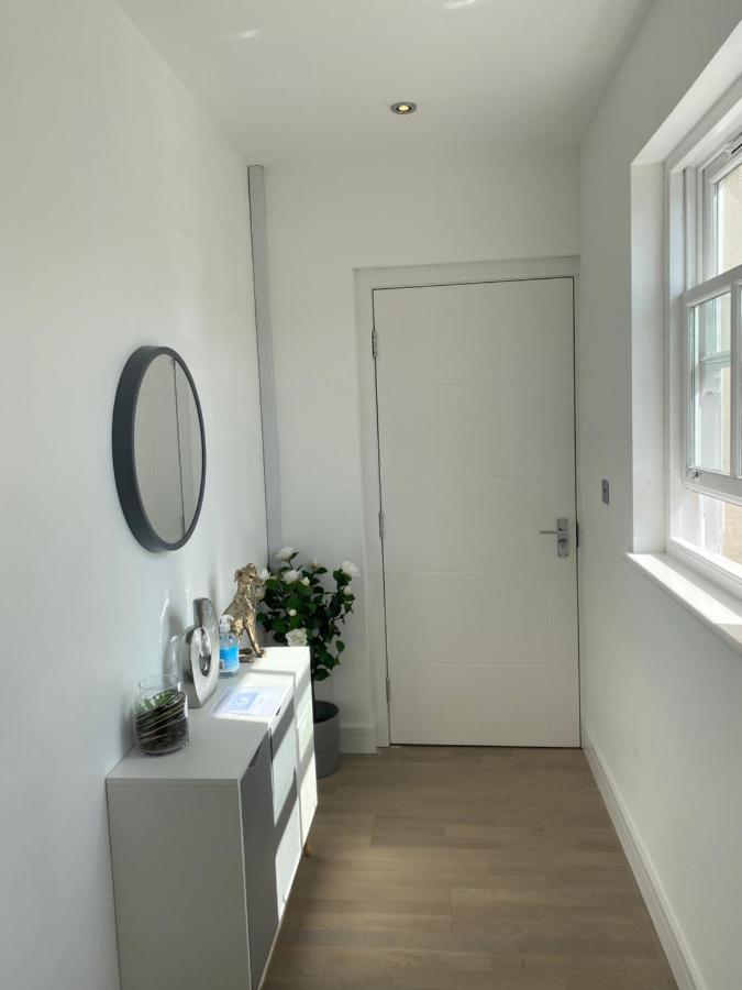 Apartment No 8 - Stay In Style In The Heart Of The Cathedral City. Труро Екстериор снимка