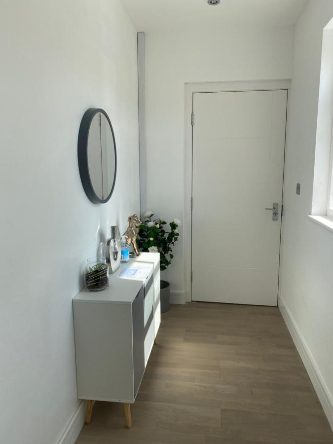Apartment No 8 - Stay In Style In The Heart Of The Cathedral City. Труро Екстериор снимка